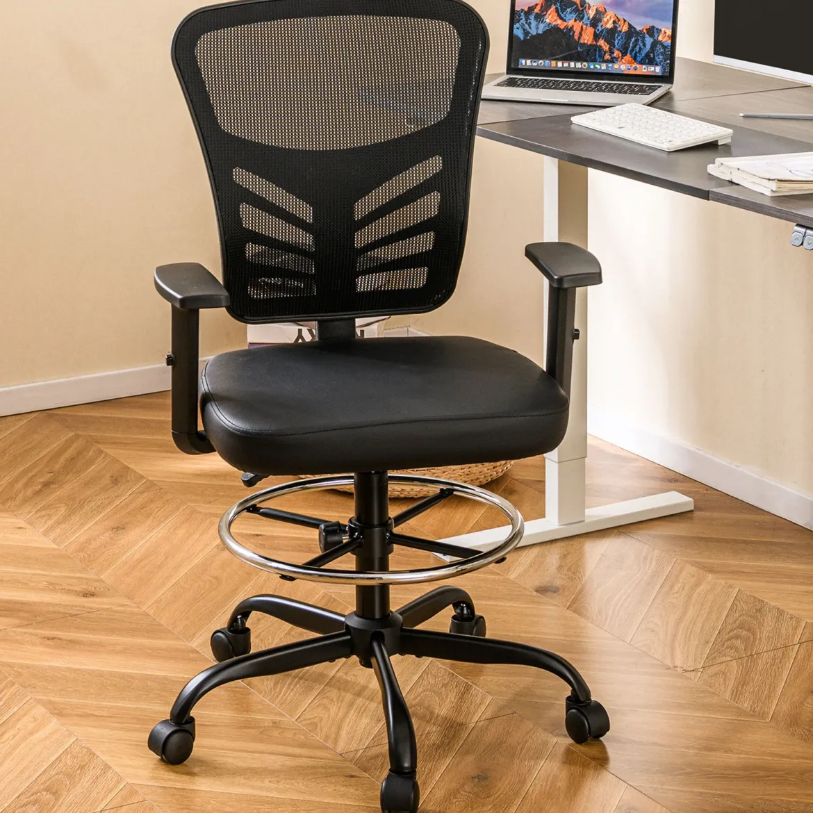 Arbeitsstuhl Bürostuhl ergonomisch Sitzhöhe 54-75 cm Hoher Drehstuhl mit hochklappbaren Armlehnen Schwarz
