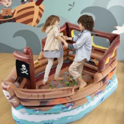 Aufblasbares Piratenschiff Spielhaus Aufblasbare Spiellandschaft mit eingebautem Motor 203 x 138 x 138 cm Mehrfarbig