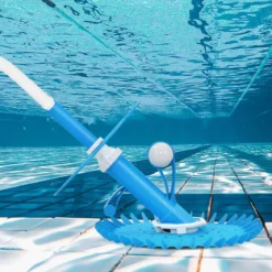 Automatischer Poolreiniger Kabellose Reinigungsmaschine für Pools 64 x 47 x 35 cm Blau