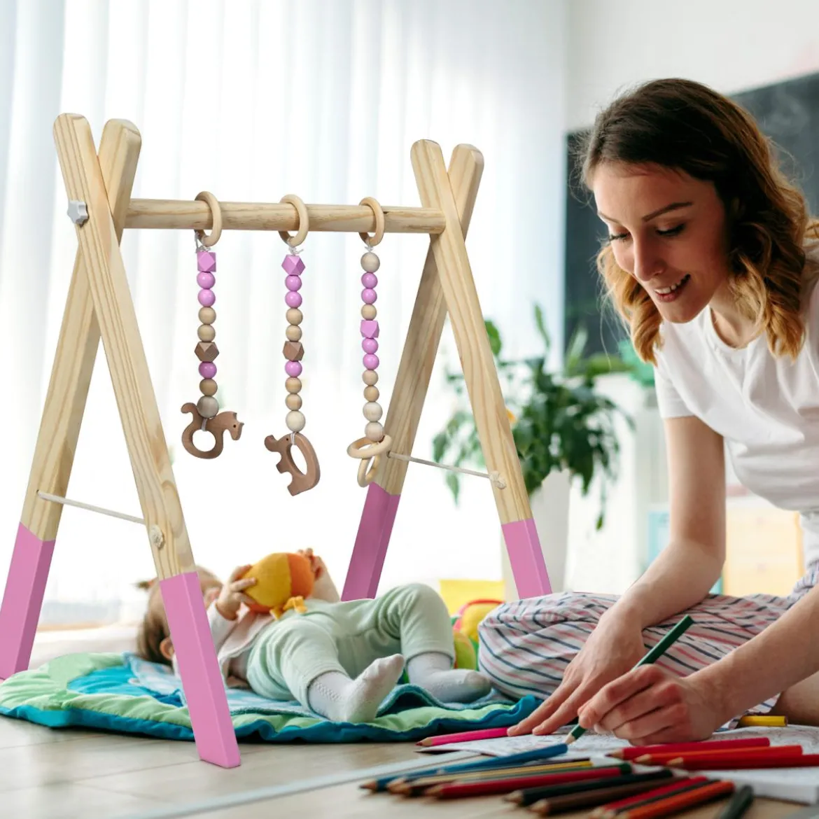 Baby Gym Babyspielgerät Spieltrapez Spielbogen Holzspielzeug Aktivitätszentrum mit 3 Kinderspielzeugen