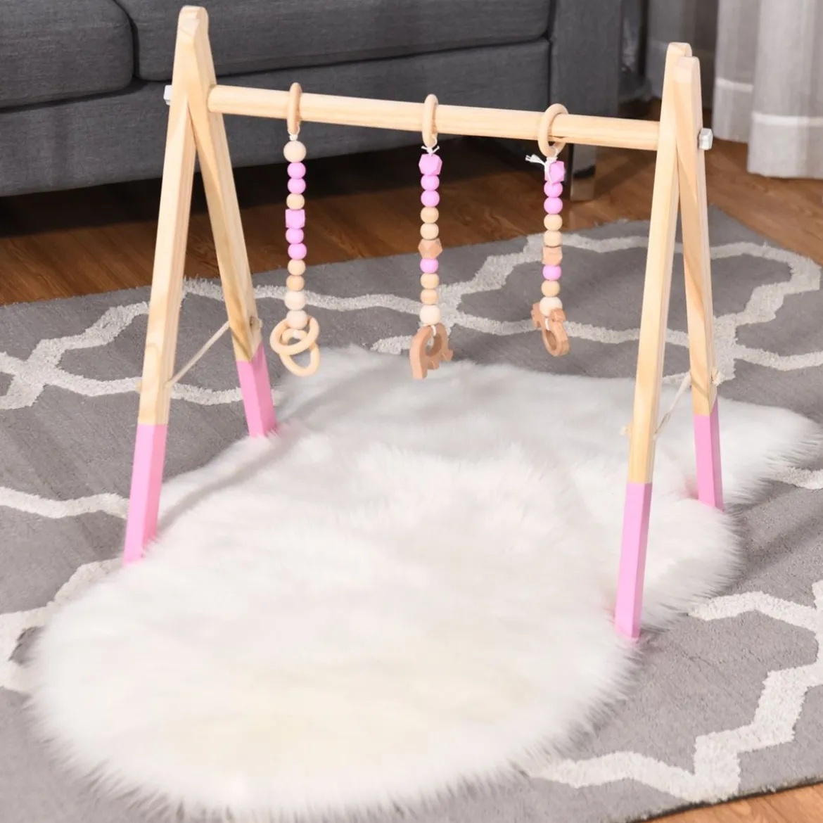 Baby Gym Babyspielgerät Spieltrapez Spielbogen Holzspielzeug Aktivitätszentrum mit 3 Kinderspielzeugen