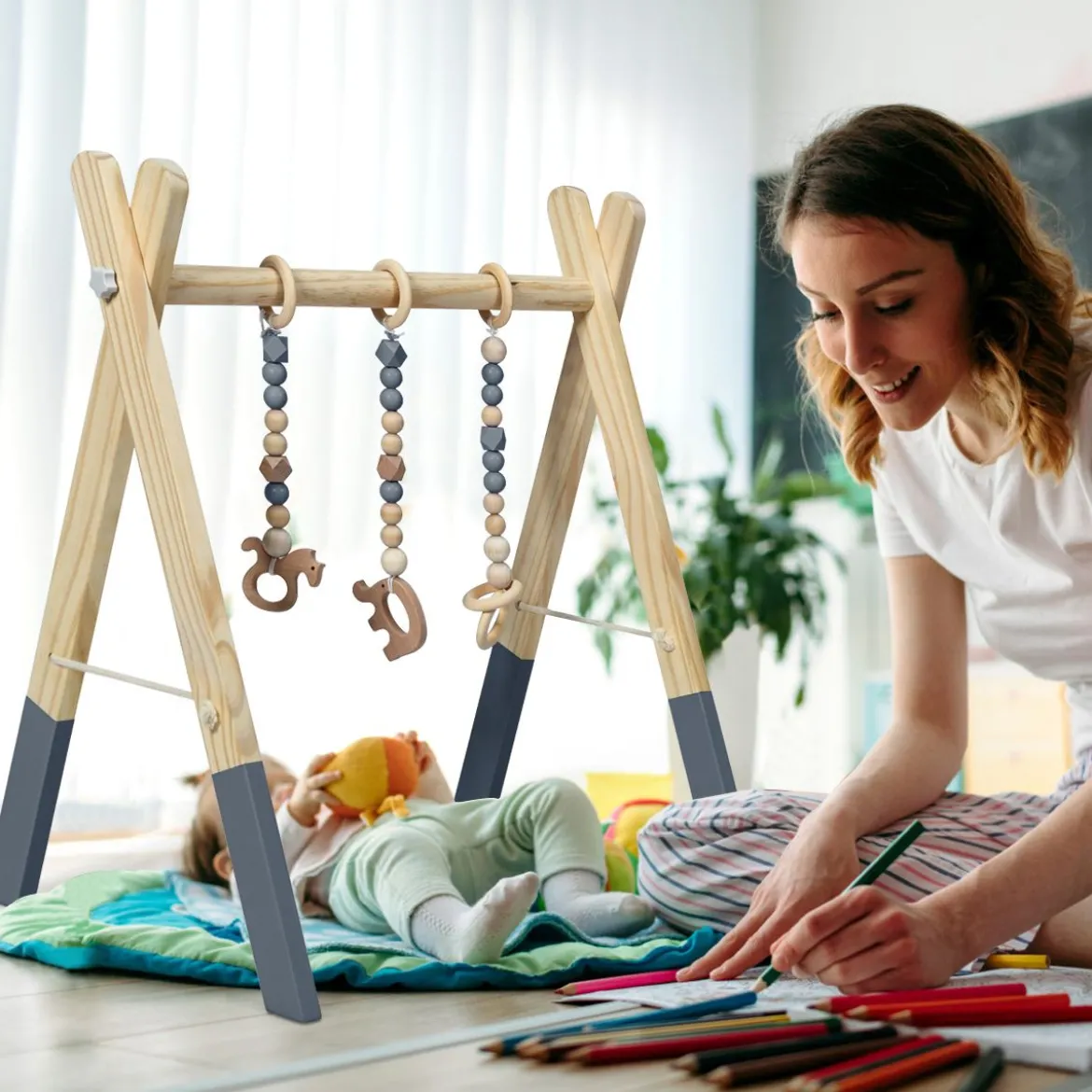 Baby Gym Babyspielgerät Spieltrapez Spielbogen Holzspielzeug Aktivitätszentrum mit 3 Kinderspielzeugen