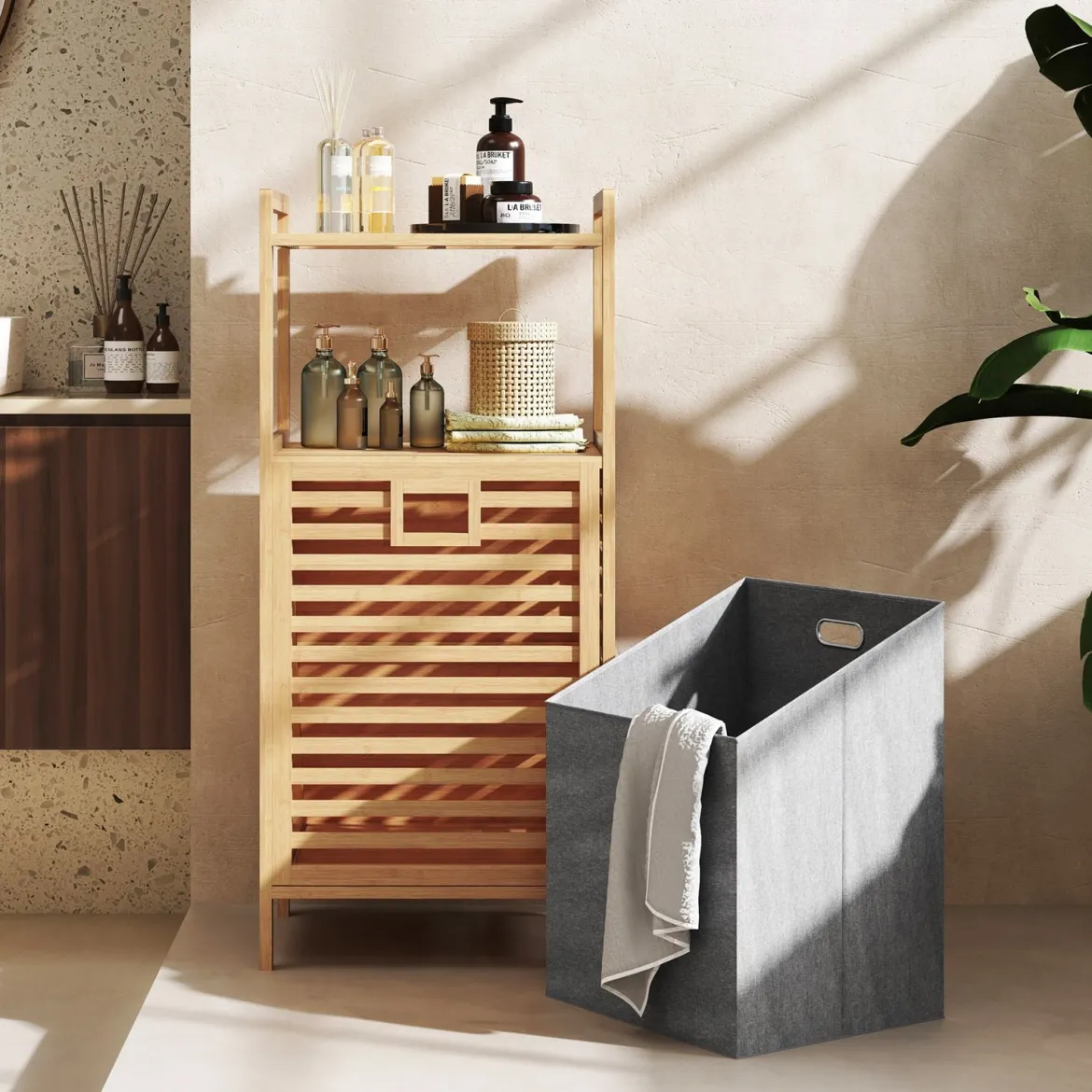 Badregal mit 43 L Ausklappbarer Wäschekorb Regal aus Bambus Badschrank mit 2 Ablagen Natur 43,5 x 33 x 96 cm