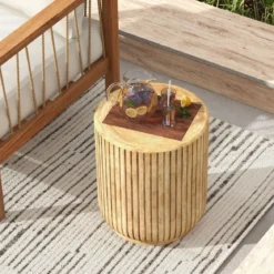 Baumstumpfförmiger Beistelltisch für den Außenbereich 43 cm hoher holzähnlicher Terrassenhocker Natur