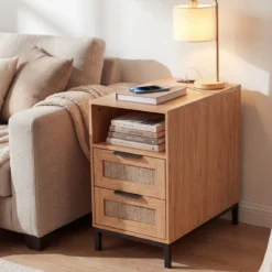 Beistelltisch mit Ladestation & 2 Schubladen Nachttisch aus Ratten & Holz Sofatisch Natur