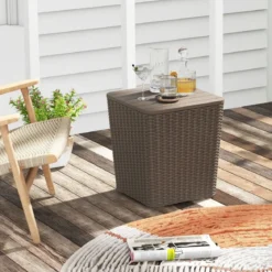 Beistelltisch wetterfest Sitzhocker mit abnehmbarem Deckel und Stauraum 38,5 x 38,5 x 42,5 cm Braun