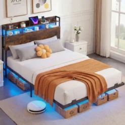 Bett mit Ladestation & LED-Beleuchtung Kopfteil mit Stauraum Bettgestell mit Lattenrost Doppelbett