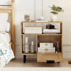 Boho Rattan Nachttisch Akzent-Beistelltisch mit Ablagefach Schrank & Metallbeinen Rustikaler Nachttisch Natur
