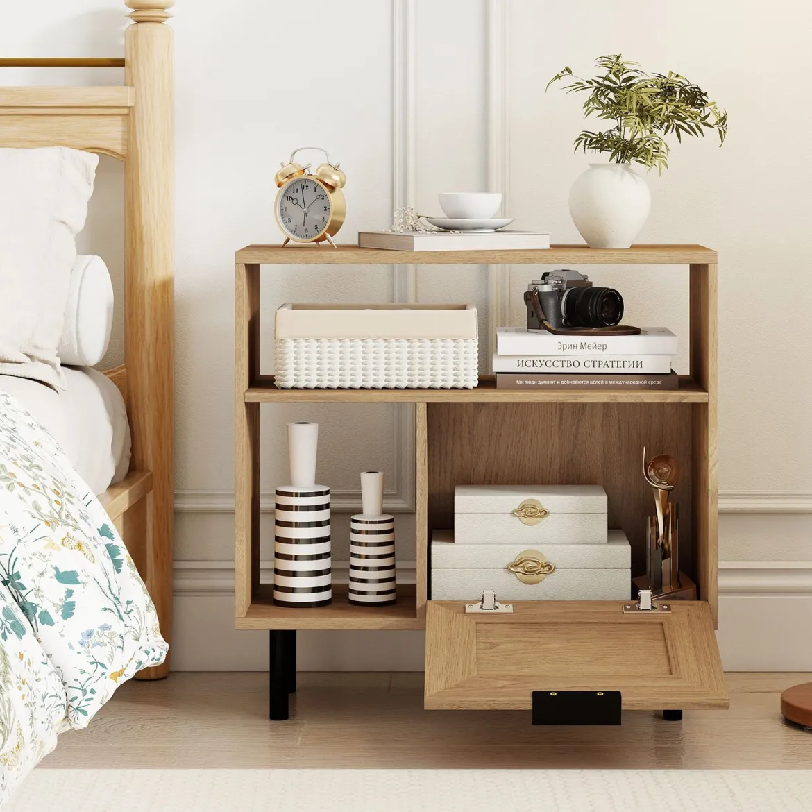 Boho Rattan Nachttisch Akzent-Beistelltisch mit Ablagefach Schrank & Metallbeinen Rustikaler Nachttisch Natur