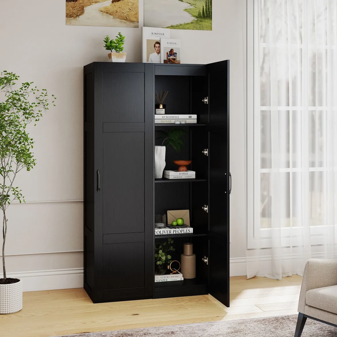 150 cm hohes Aufbewahrungsschrank freistehendes 4-stufiges Bodenschrank mit Tür Schwarz/Natur/Weiß