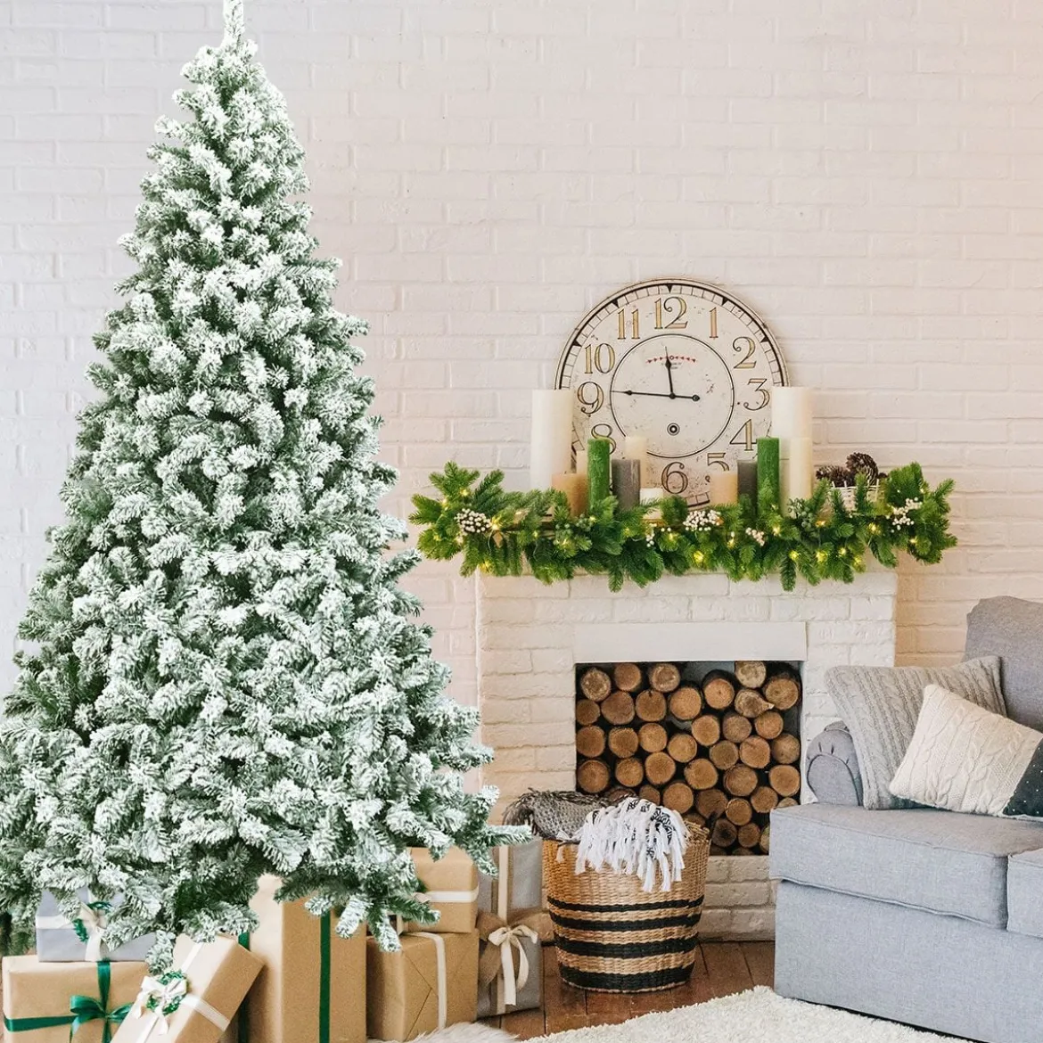 225 cm Künstlicher Weihnachtsbaum Schneebedeckter Klappkieferbaum mit Metallständer