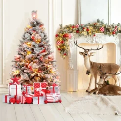 136 cm Künstlicher Weihnachtsbaum mit Schnee & 8 Lichtmodi & 472 PE PVC Zweigspitzen