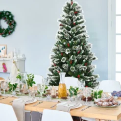 150/180/210/240 cm Künstlicher Weihnachtsbaum mit Schneeflocken roten Beeren und Kiefernzapfen Grün