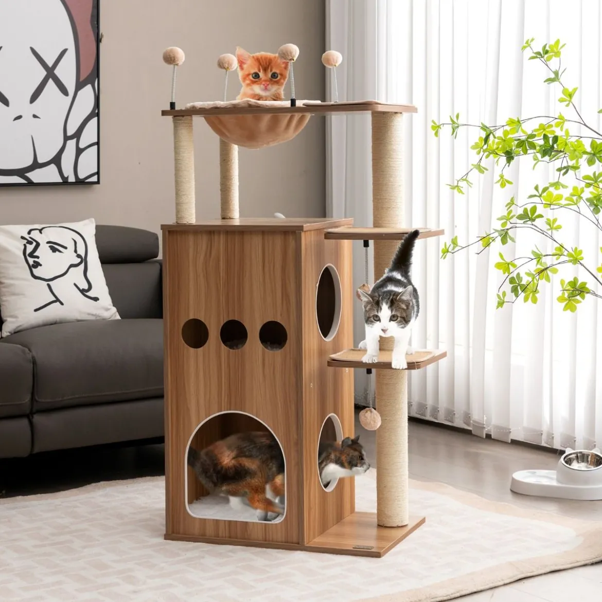 132,5 cm Kratzbaum aus Holz mit 2-stöckiger Katzenhöhle & Hängematte & Federbällen Katzenbaum