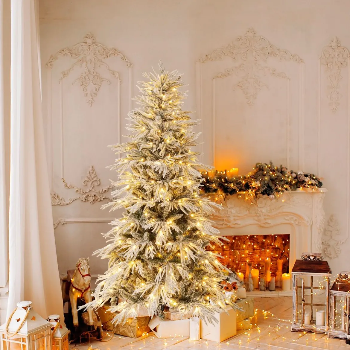 210 cm Schnee-beflockter Künstlicher Weihnachtsbaum mit 65 Kugellampen 350 Warmweißen LED-Lichtern 905 Zweigspitzen