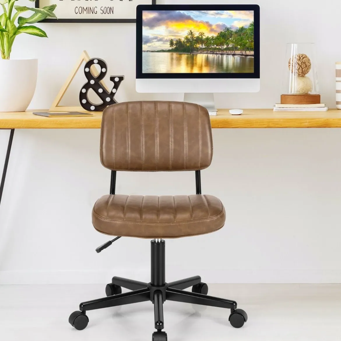 Drehbarer Home Office Stuhl aus Kunstleder ohne Armlehnen auf Rädern Braun