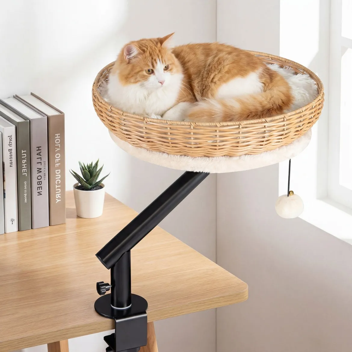 360° Drehbares Katzenbett für Schreibtisch mit Abnehmbarem Plüschkissen & Hängeball Katzen Schreibtischbett