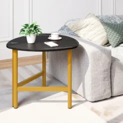 Dreieckiger Couchtisch Ovaler Kaffeetisch Mit Metallbeinen Holzakzent Rustikales Braun & Schwarz