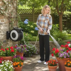 Einziehbare Gartenschlauchbox 30 m Wasserschlauch mit 2 m Zuleitungsschlauch Wandmontageset Schwarz