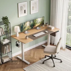 Elektrischer Höhenverstellbarer Schreibtisch mit LED-Bedienfeld & T‑Metallrahmen 140 x 60 cm Natur