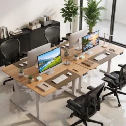 Elektrischer Höhenverstellbarer Schreibtisch mit LED-Bedienfeld & T‑Metallrahmen 140 x 60 cm Natur
