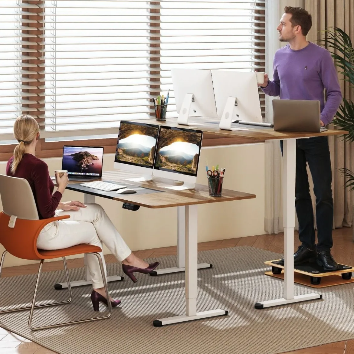 Elektrischer Stehschreibtisch 140 x 70 cm höhenverstellbarer Schreibtisch ergonomischer Sitz-Steh-Schreibtisch Beige/Braun/Natur