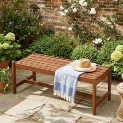 2er Set Gartenbank aus Holz Outdoor Holzbank mit Teaköl-Finish und Geschwungener Sitzfläche