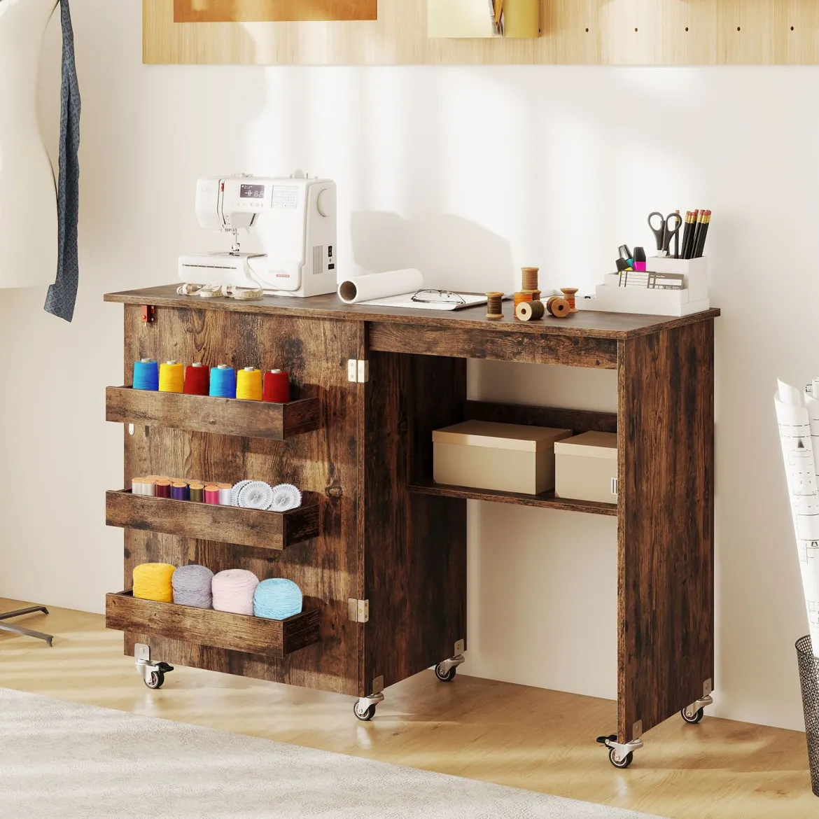 Faltbarer Nähtisch Rollende Bastelstation mit Ablagefach 3 versteckte Behälter Mobiler Nähtisch 118,5 x 40 x 79,5 cm Braun