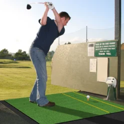 Golf Schlagmatte 2 Gummi Tees & 2 Ausrichtungsstäbe & 6 Abschlagpositionen 152 x 117 cm 27 mm Dicke