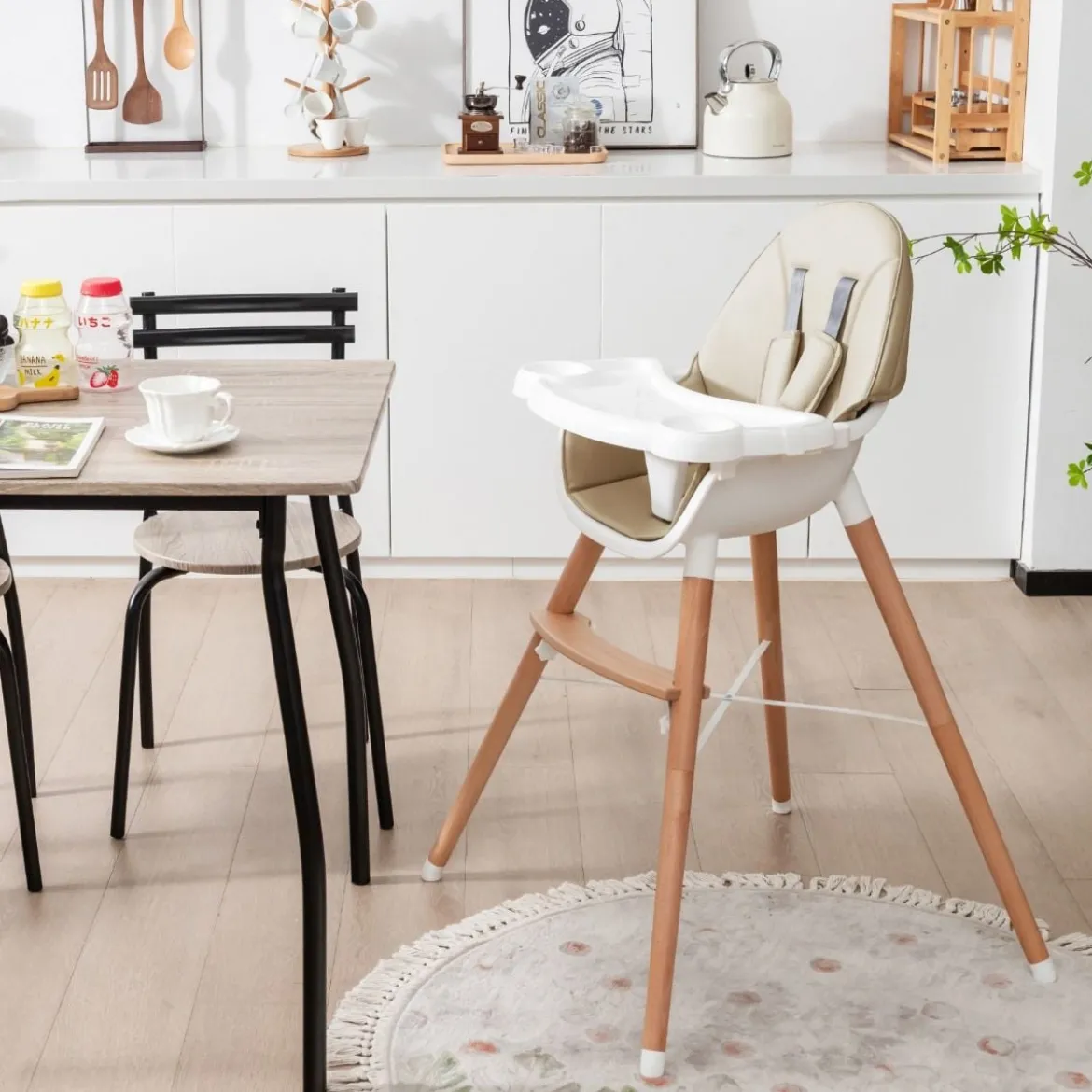 2 in 1 Babyhochstuhl aus Buchenholz mit 5-Punkt-Sicherheitsgurt & Doppeltablett Beige