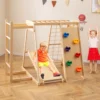 6-in-1 Indoor Klettergerüst Spielplatz mit Rutsche Kletterwand Basketballkorb Affenstange Seilnetz Natur