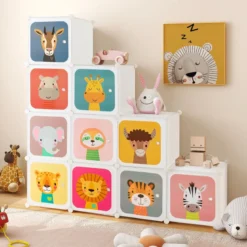 Kinder Kleiderschrank aus Kunststoff mit 12 Würfeln Kinderregal mit Türen & 2 Aufhänger