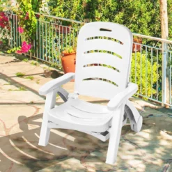 Klappbarer Liegestuhl mit eingebauten Rädern 5-fach verstellbare Gartenliege Weiß