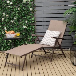 Klappbarer Terrassenliegestuhl mit 5 anpassbaren Positionen der Rückenlehne Braun