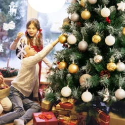 Künstlicher Verschneiter Weihnachtsbaum mit Tannenzapfen für Indoor & Outdoor 180 cm