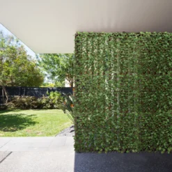 Künstliches Pflanzenwand Hecke Efeublättern Sichtschutz Dreiteiliges Set Heckenpflanze Windschutz für Garten Dekor 125 x 28 cm