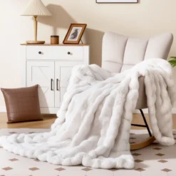 Luxuriöse Kunstpelz-Decke Flauschige Plüsch Kaninchenfell Blasen Decke Beige 178 x 203 cm