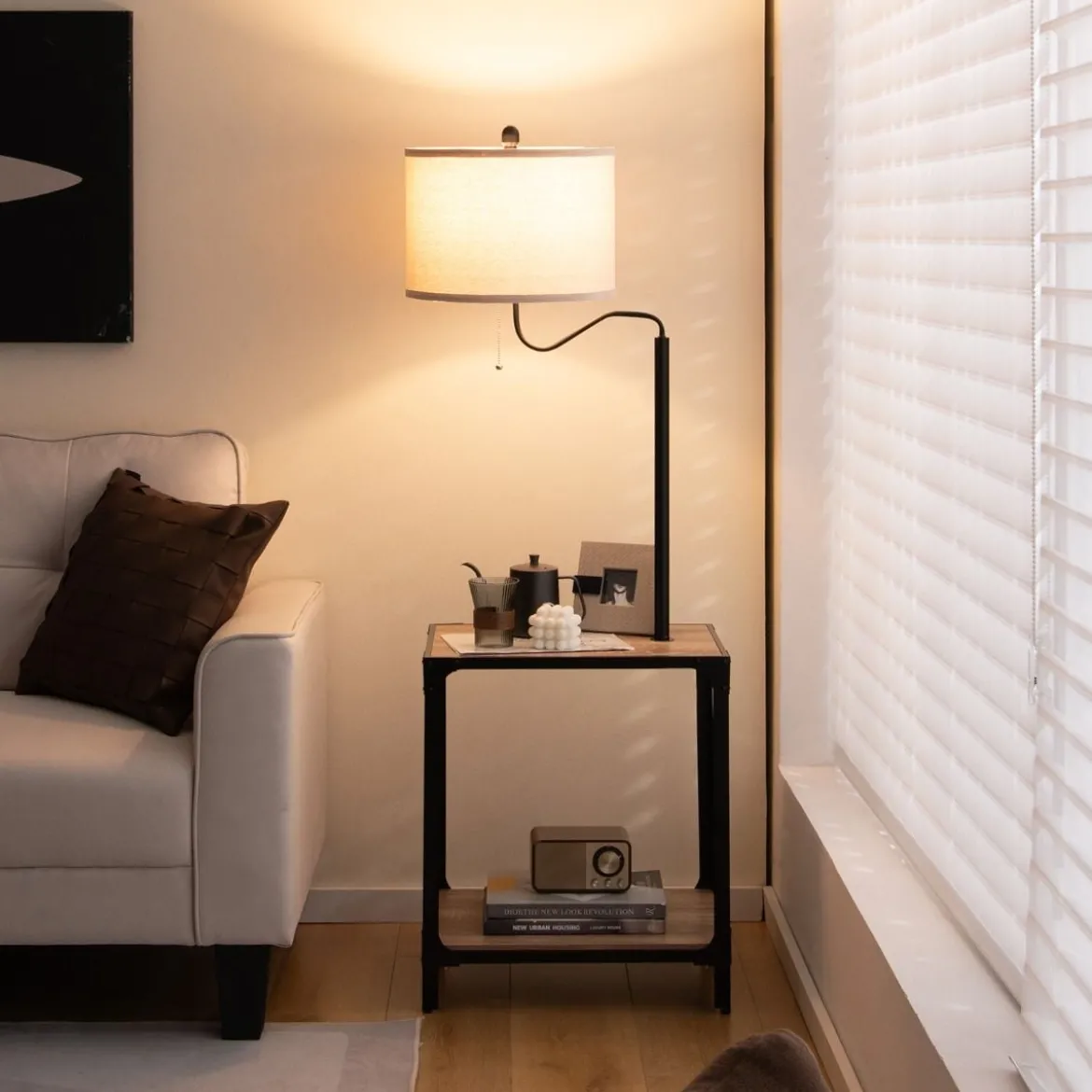 Moderner Beistelltisch mit Tischlampe & 360° Drehbarer Nachttischlampe 49 x 34 x 144 cm