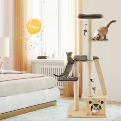 Moderner Kratzbaum aus Holz mit Katzenhaus & Spielzeugball & Rampe 70 x 50 x 169 cm Beige