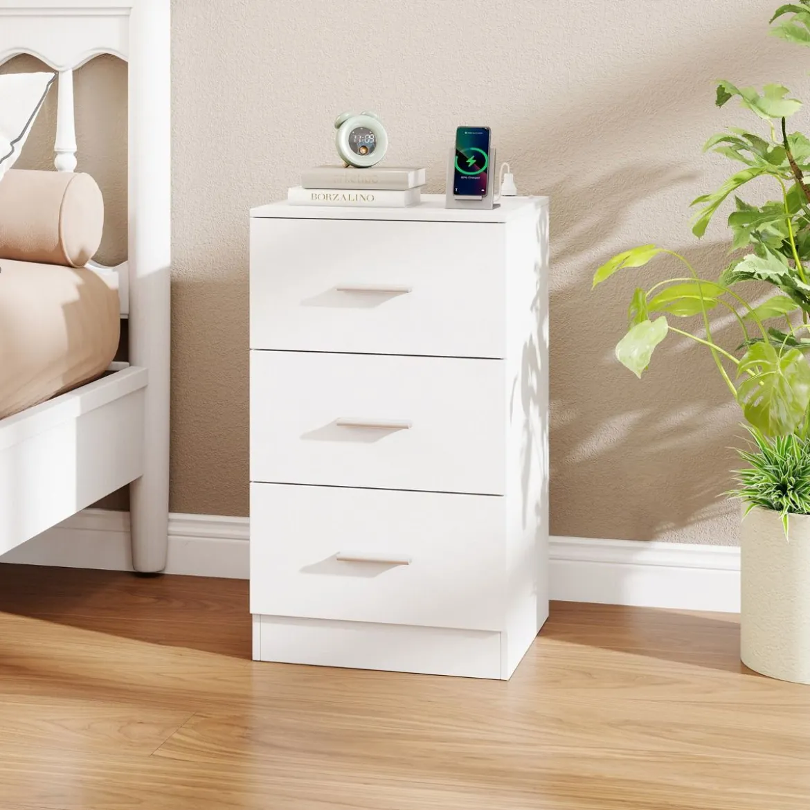 Nachttisch mit Ladestation moderner Nachtschrank mit 3 Aufbewahrungsschubladen 38 x 35 x 66 cm Weiß