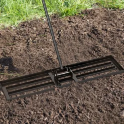 Nivellierrechen mit Ergonomischem Griff Robustes Rasenwerkzeug Levelingrake Flächenebner 106 x 25 cm