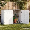 Outdoor Gartenschrank HDPE horizontale Gartenbox mit 3 Ebenen verstellbarem Regal abschließbarem Deckel & Türen