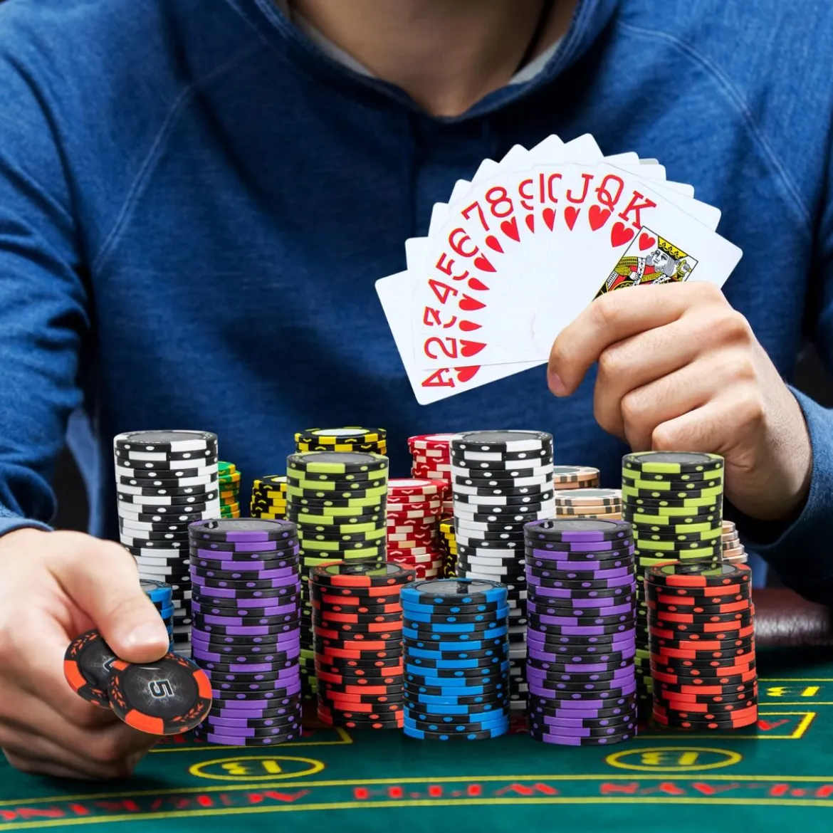Pokerset mit 300 Laser-Chips & Spielkarten & 5 Würfeln & 3 Händler-Chips & 2 Schlüsseln Pokerkoffer