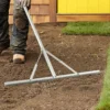 Rechen Gartenrechen aus Aluminium mit 91 cm breitem Rechenkopf 91 x 10 x 174 cm Silber
