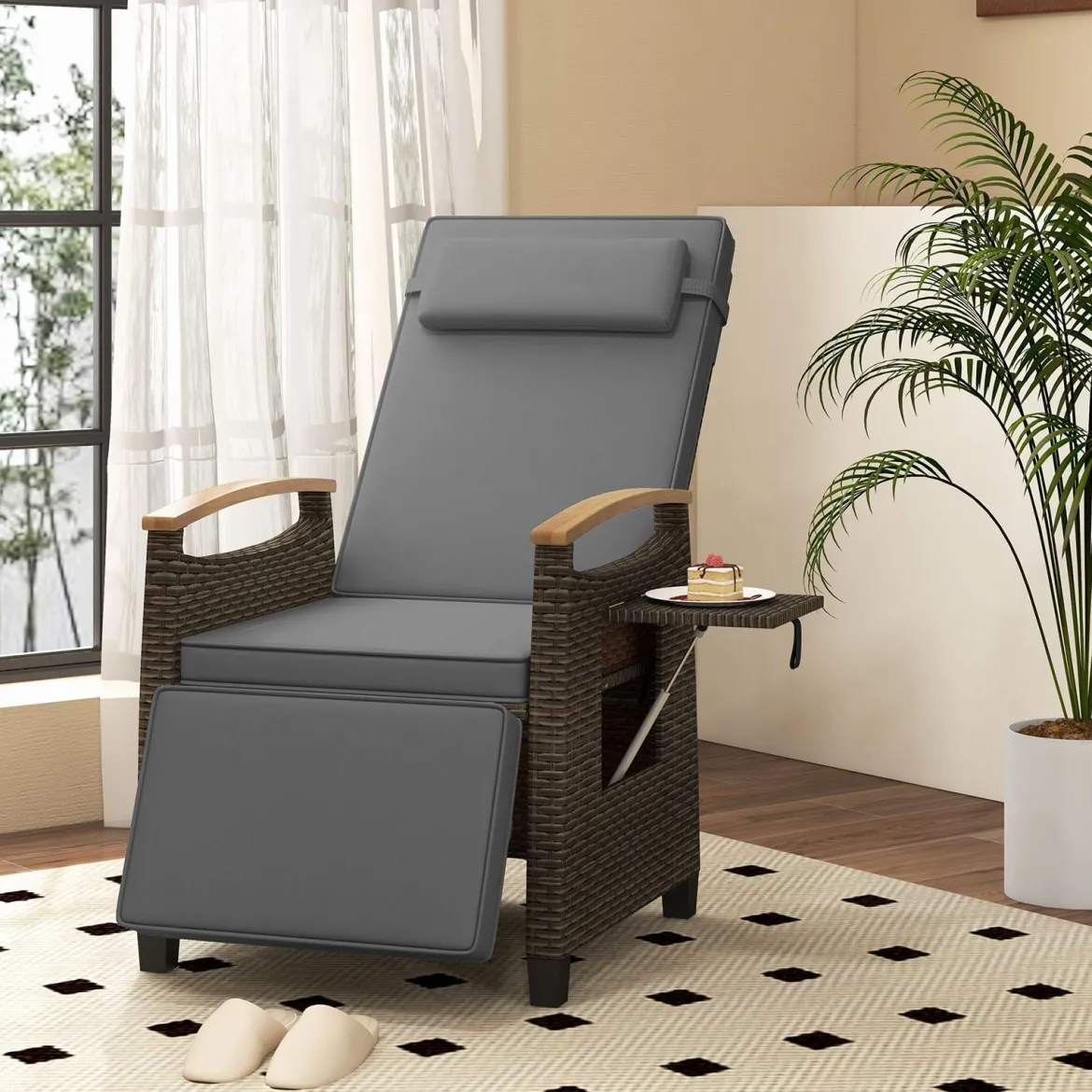Relaxliege Rattan Liegesessel mit weichen Kissen Verstellbarer Rückenlehne und Fußstütze Liegestuhl Weiß/Grau