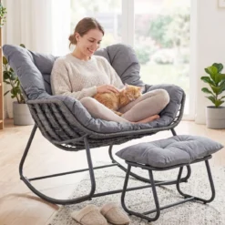 Schaukelstuhl mit Hocker Schaukelsessel mit PE-Rattan & Metallrahmen ergonomischer Relaxsessel