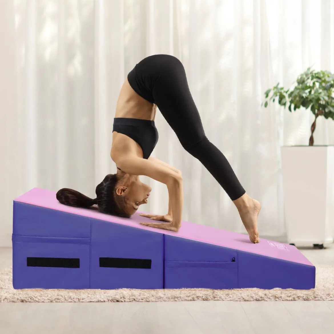 Schräge Gymnastikmatte faltbare keilförmige Gymnastik-Käsematte Sportmatte mit Griffen Rosa Lila