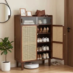 Schuhschrank Bambus mit 2 Rattantüren Rutschfesten Füßen & 6 Ebenen 67 x 33 x 107 cm Braun