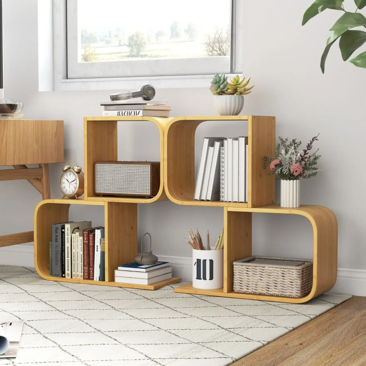 S-förmiges Bücherregal mit 2 Offenen Würfeln Geometrisches Eckregal Bambusregal