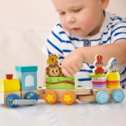 Stapelbares Zug-Set aus Holz mit bunten Tierfiguren & lustigen Holzwaggons für Jungen & Mädchen ab 3 Jahren